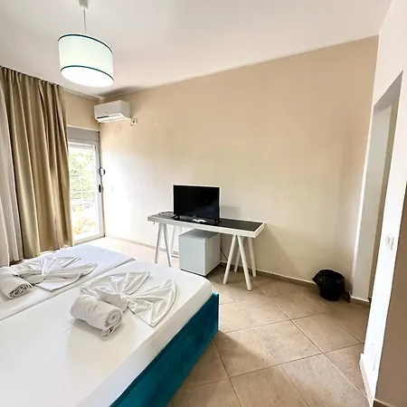 Nalu Hotel & Suites