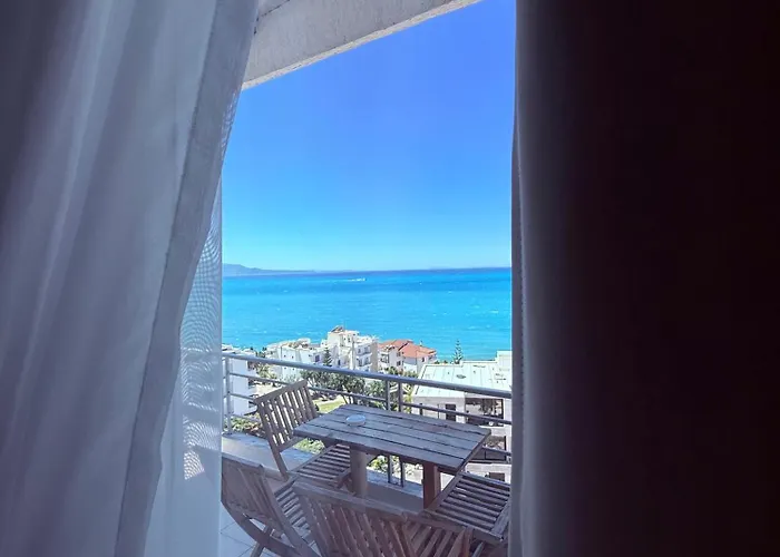 Amaia & Restaurant מלון 3*